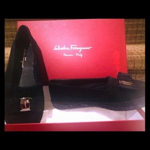 Ferragamo authentic velvet/suede classic flat